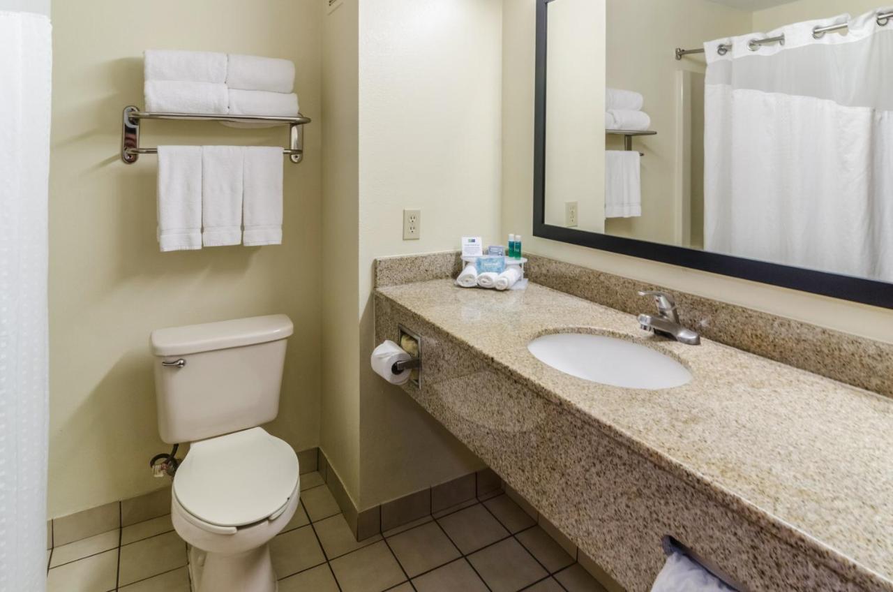 Holiday Inn Express Hotel & Suites Vinita By Ihg Exterior foto